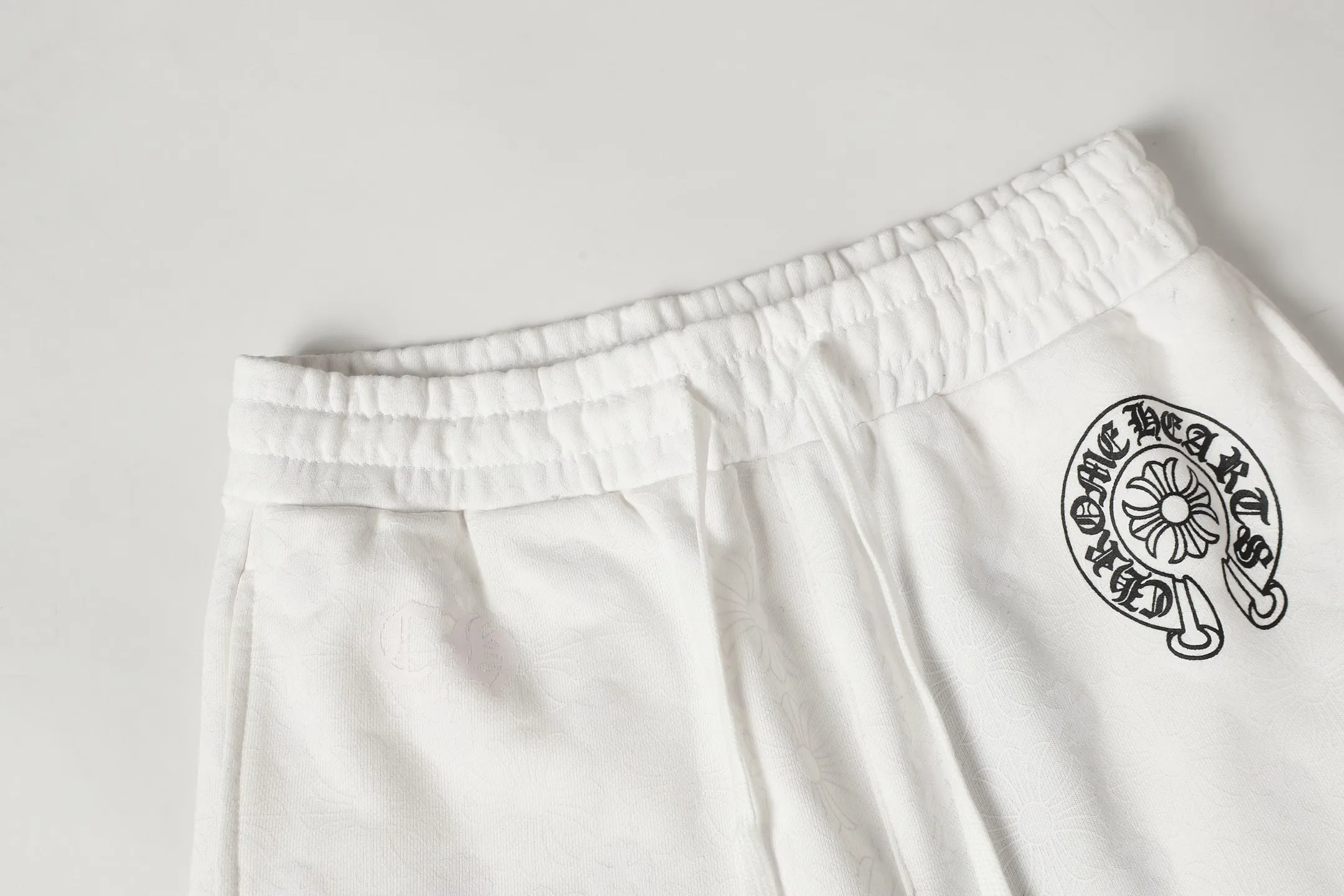 P280 #W5001 cross-border model. Those who pursue quality, please do not place an order. -Chrome Hearts/Chrome Hearts dark pattern all-over Sanskrit letter printed trousers, casual pants and sweatpants -High weight, high density and high quality. The wool is soft, delicate and skin-friendly. It feels soft and silky. It has excellent warmth and skin-friendly properties.